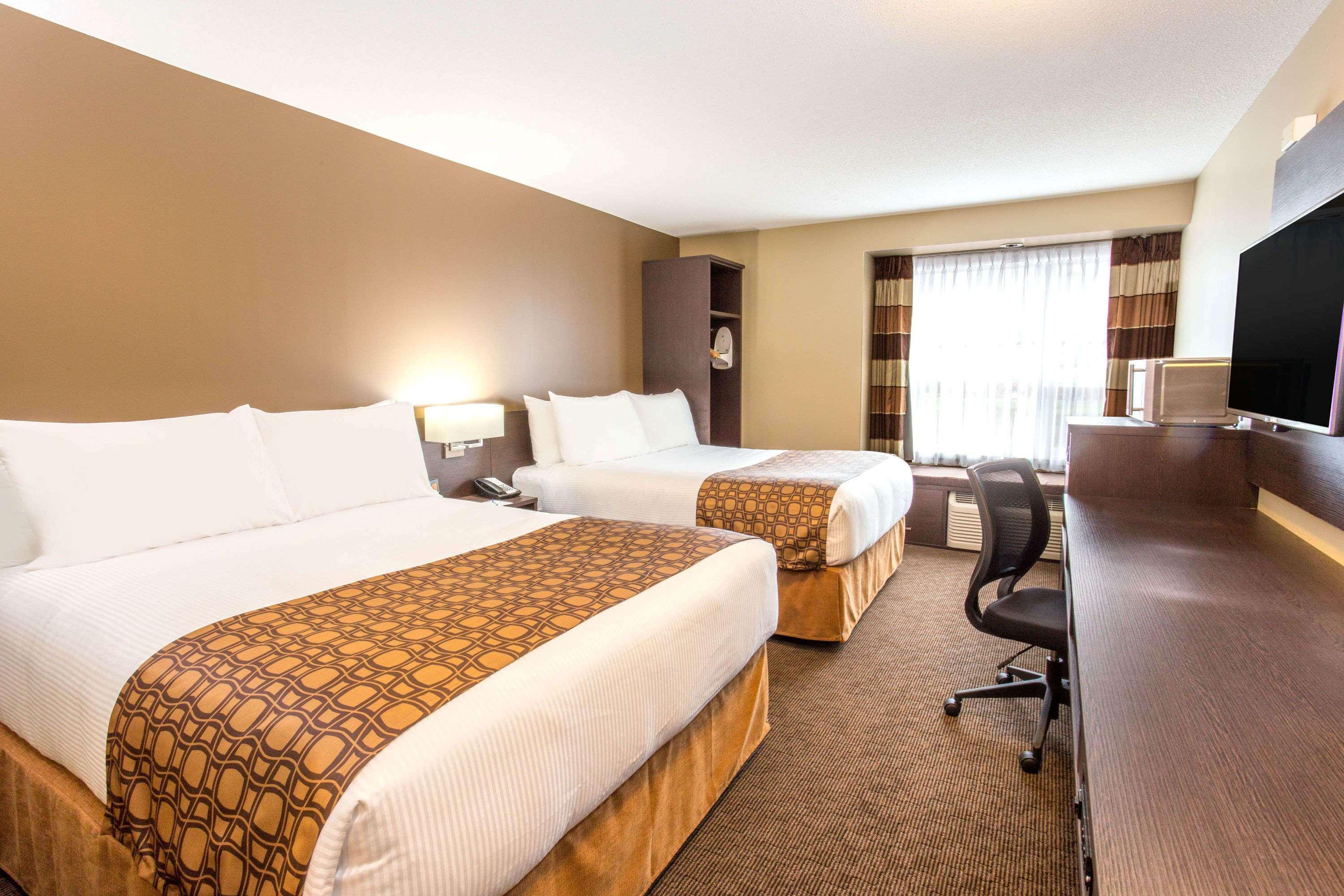 Microtel Inn & Suites By Wyndham Whitecourt Eksteriør billede