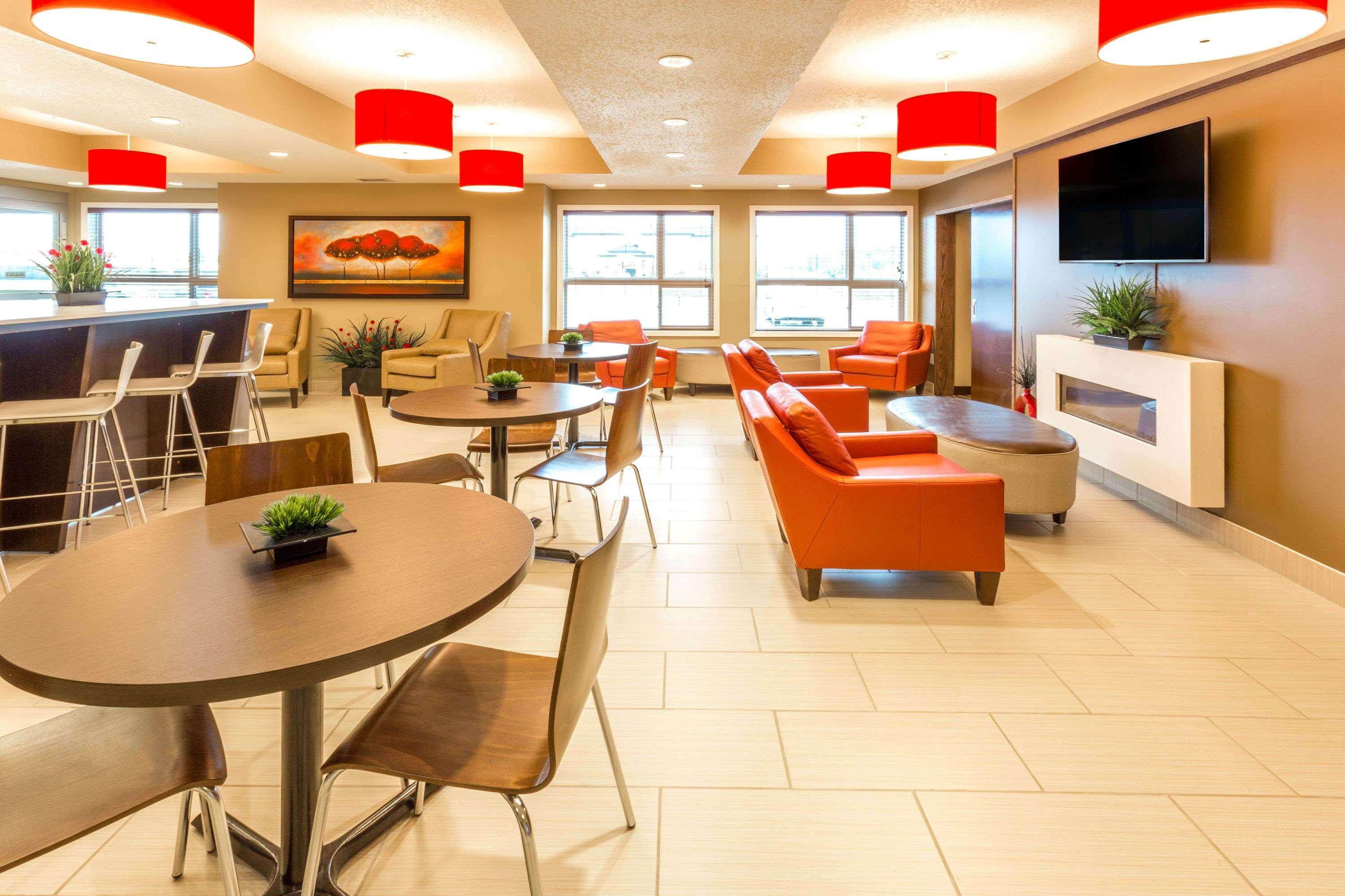 Microtel Inn & Suites By Wyndham Whitecourt Eksteriør billede