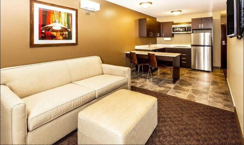 Microtel Inn & Suites By Wyndham Whitecourt Eksteriør billede
