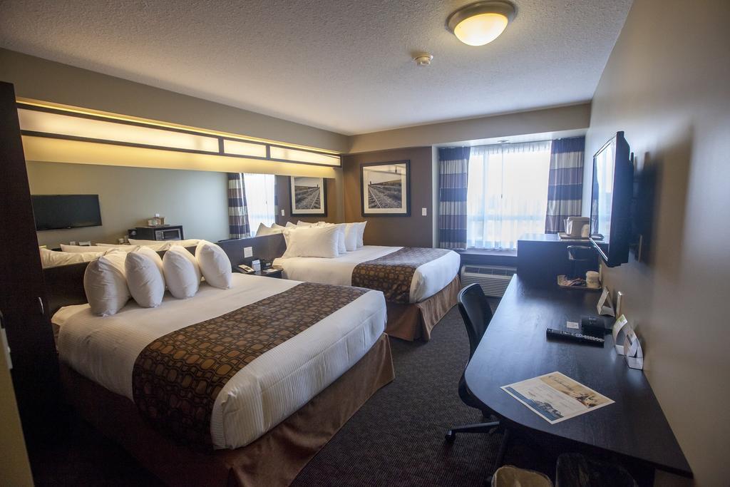 Microtel Inn & Suites By Wyndham Whitecourt Eksteriør billede