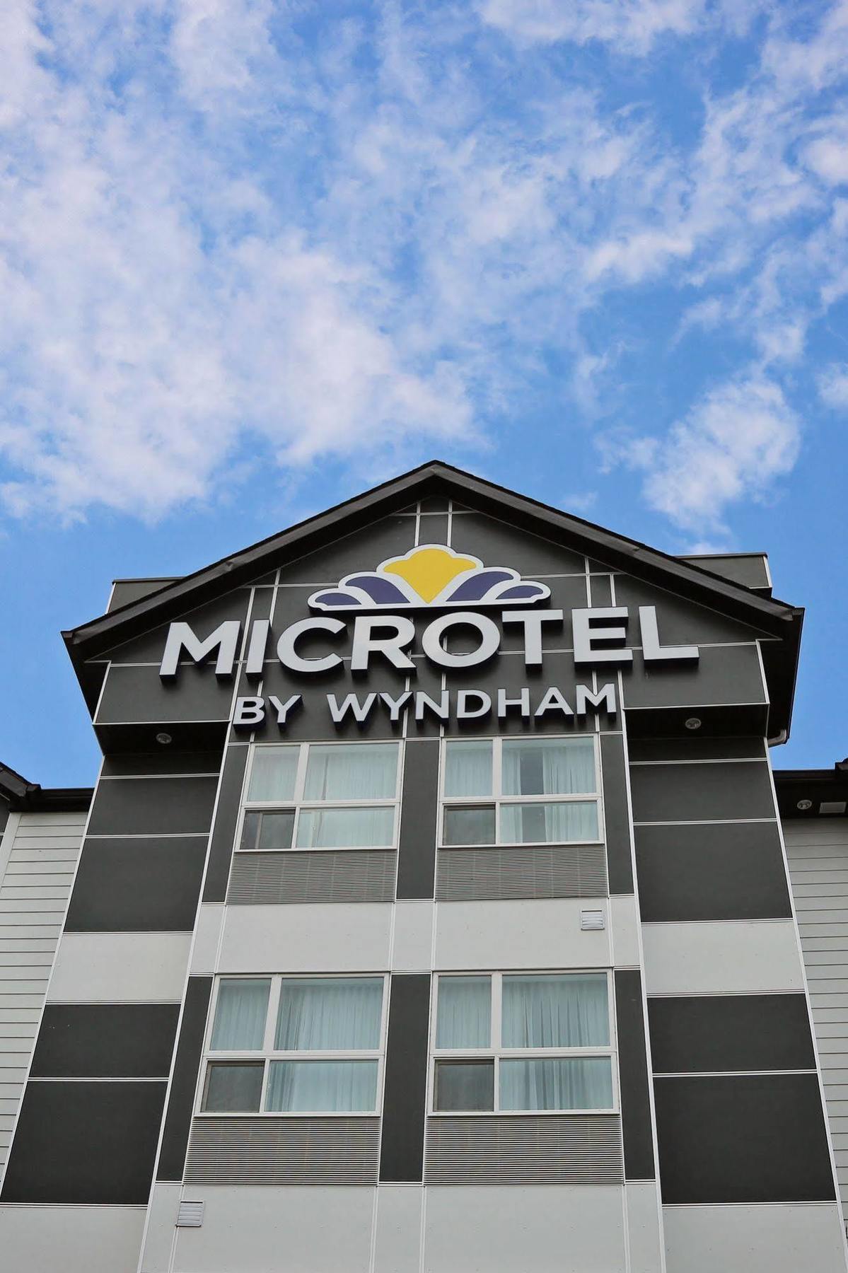 Microtel Inn & Suites By Wyndham Whitecourt Eksteriør billede
