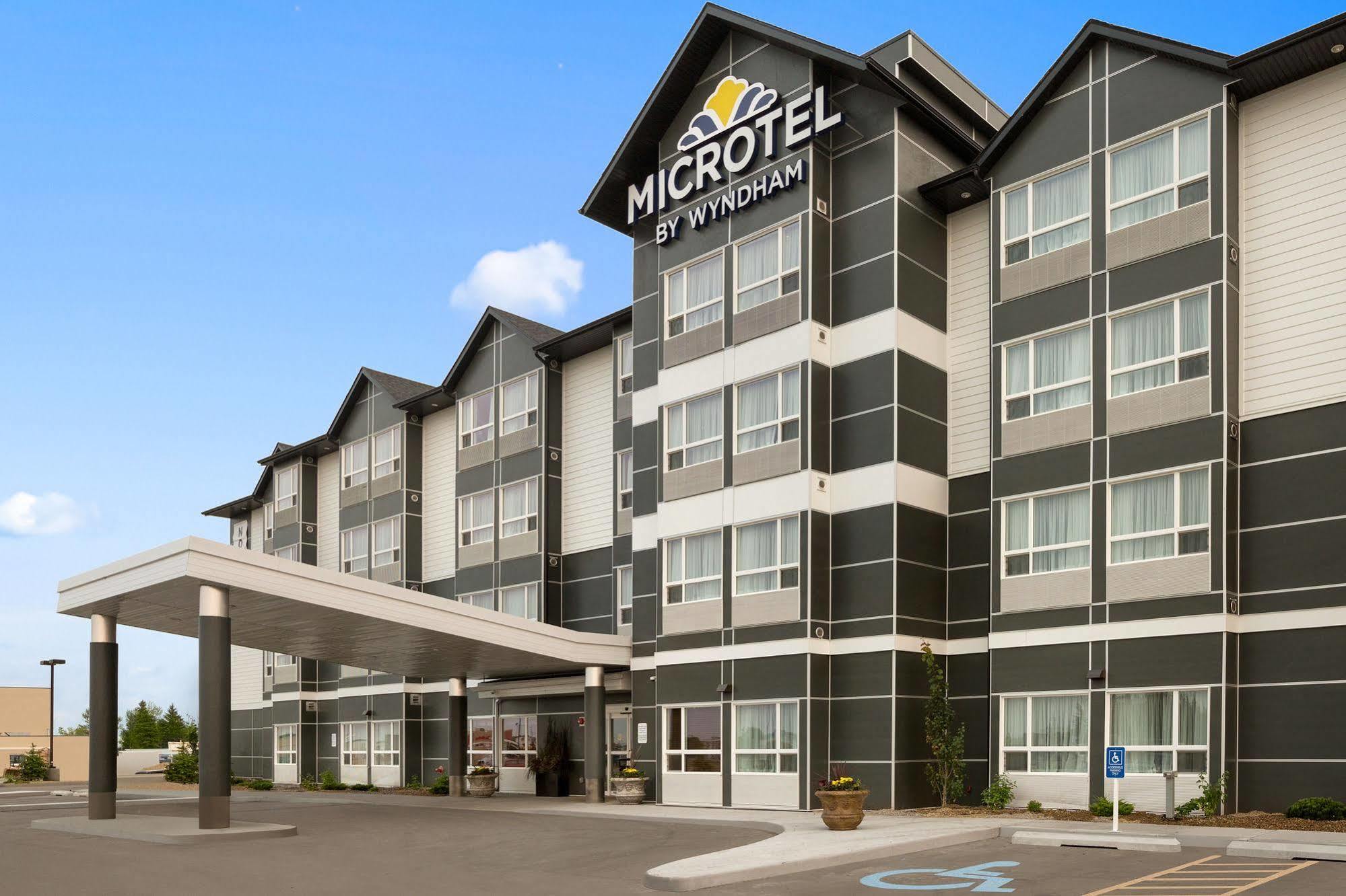 Microtel Inn & Suites By Wyndham Whitecourt Eksteriør billede